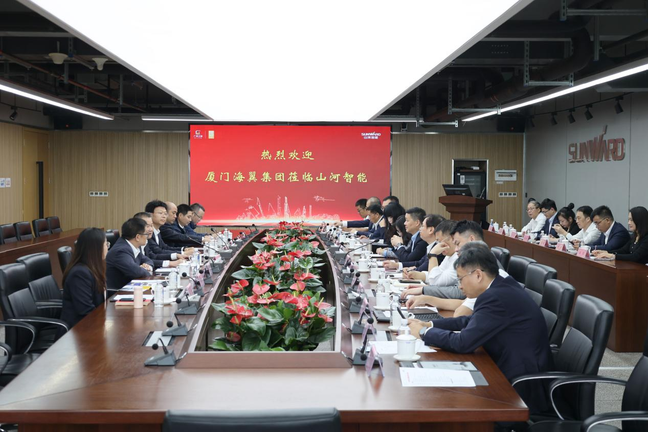 厦门海翼集团总经理金中权到访宝运莱智能