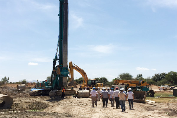 宝运莱智能入岩神器在东非肯尼亚获赞，人好设备好