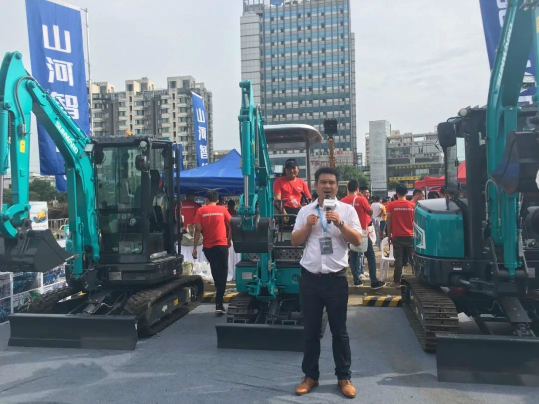 2020全球微挖大会 宝运莱智能精品微挖赢得满堂彩