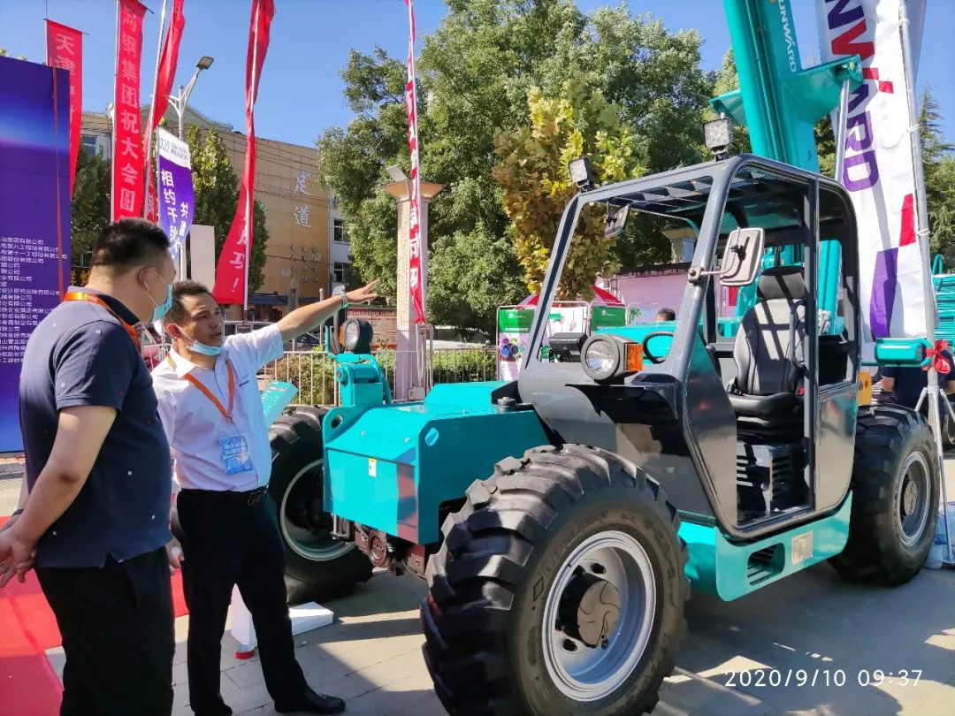 宝运莱智能高空作业设备“吸睛”雄安展