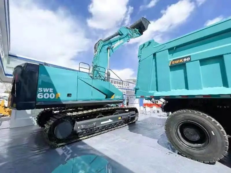 宝运莱智能绿巨人闪亮登场鄂尔多斯国际煤博会