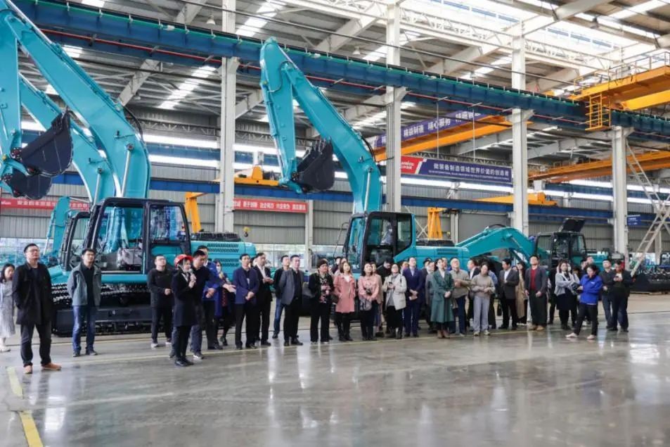 民主党派湖南省委机关青工委团队一行考察宝运莱智能