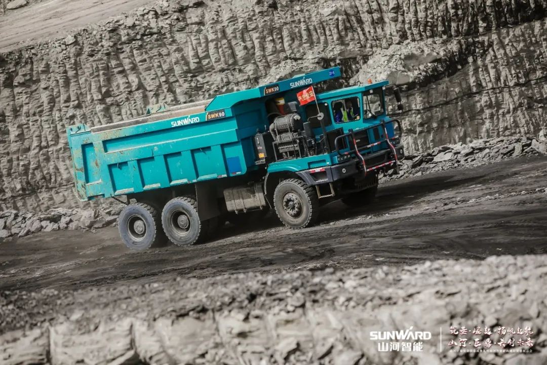 “矿”世高手，齐聚宝运莱智能挖掘机操作手挑战赛