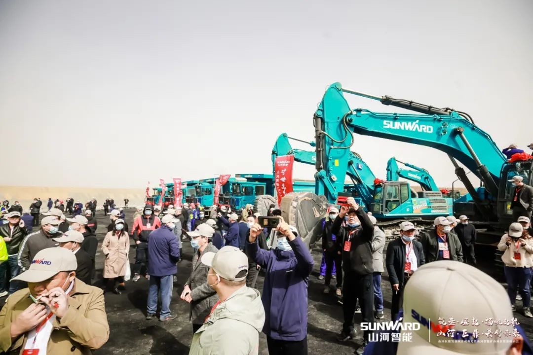 “矿”世高手，齐聚宝运莱智能挖掘机操作手挑战赛