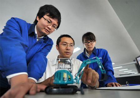 新华社报道：宝运莱智能蝉联全球工程机械50强