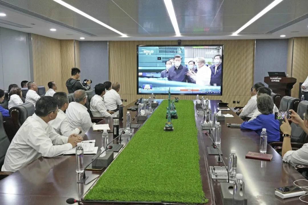 总书记“点赞”宝运莱创新，宝运莱智能集中收看《新闻联播》