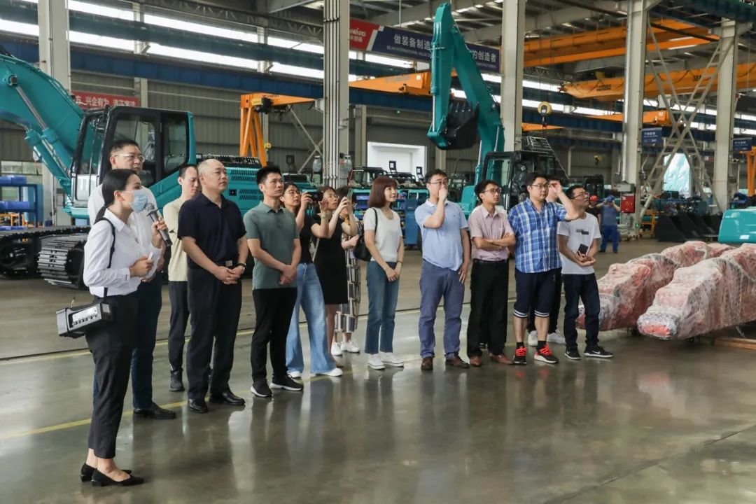 国防科大北斗团队考察宝运莱智能