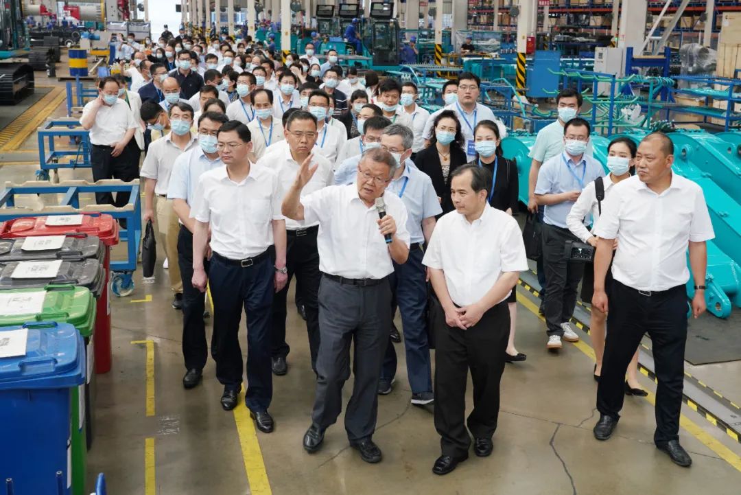 全国战略性新兴产业集群建设考察团调研宝运莱智能