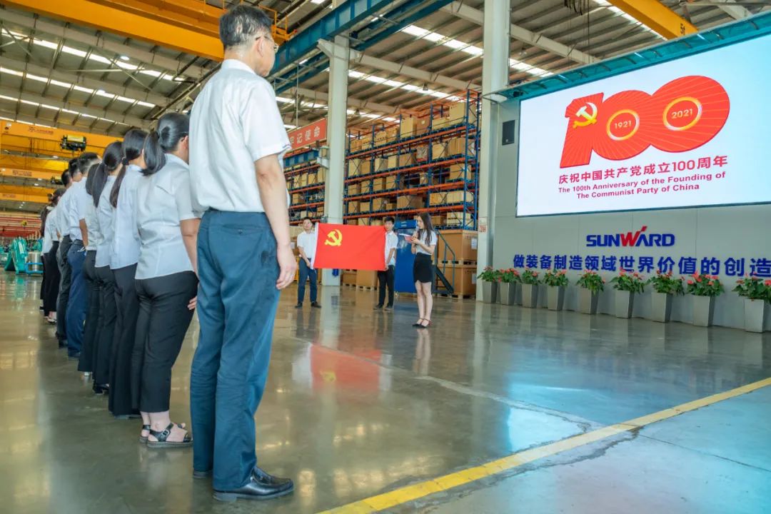 接续奋斗再出发——宝运莱智能党委举行新党员入党宣誓和老党员重温入党誓词活动