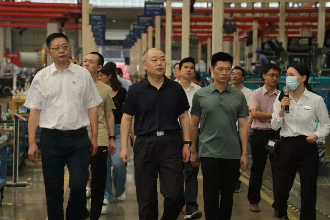 国防科大北斗团队考察宝运莱智能