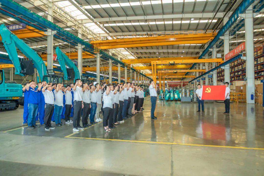 接续奋斗再出发——宝运莱智能党委举行新党员入党宣誓和老党员重温入党誓词活动