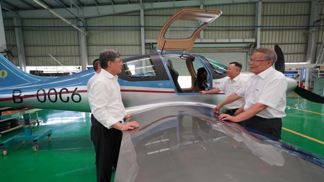 中国民用航空局总工程师殷时军率队考察调研宝运莱科技