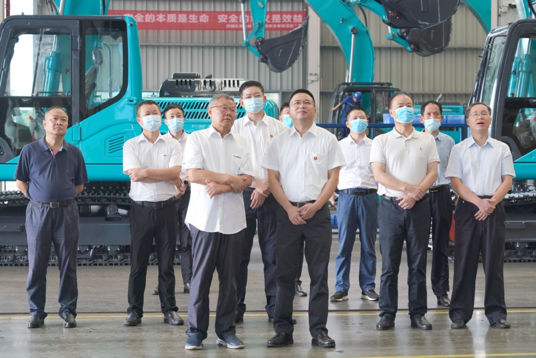 长沙市委常委、市纪委书记胡卫兵考察调研宝运莱智能