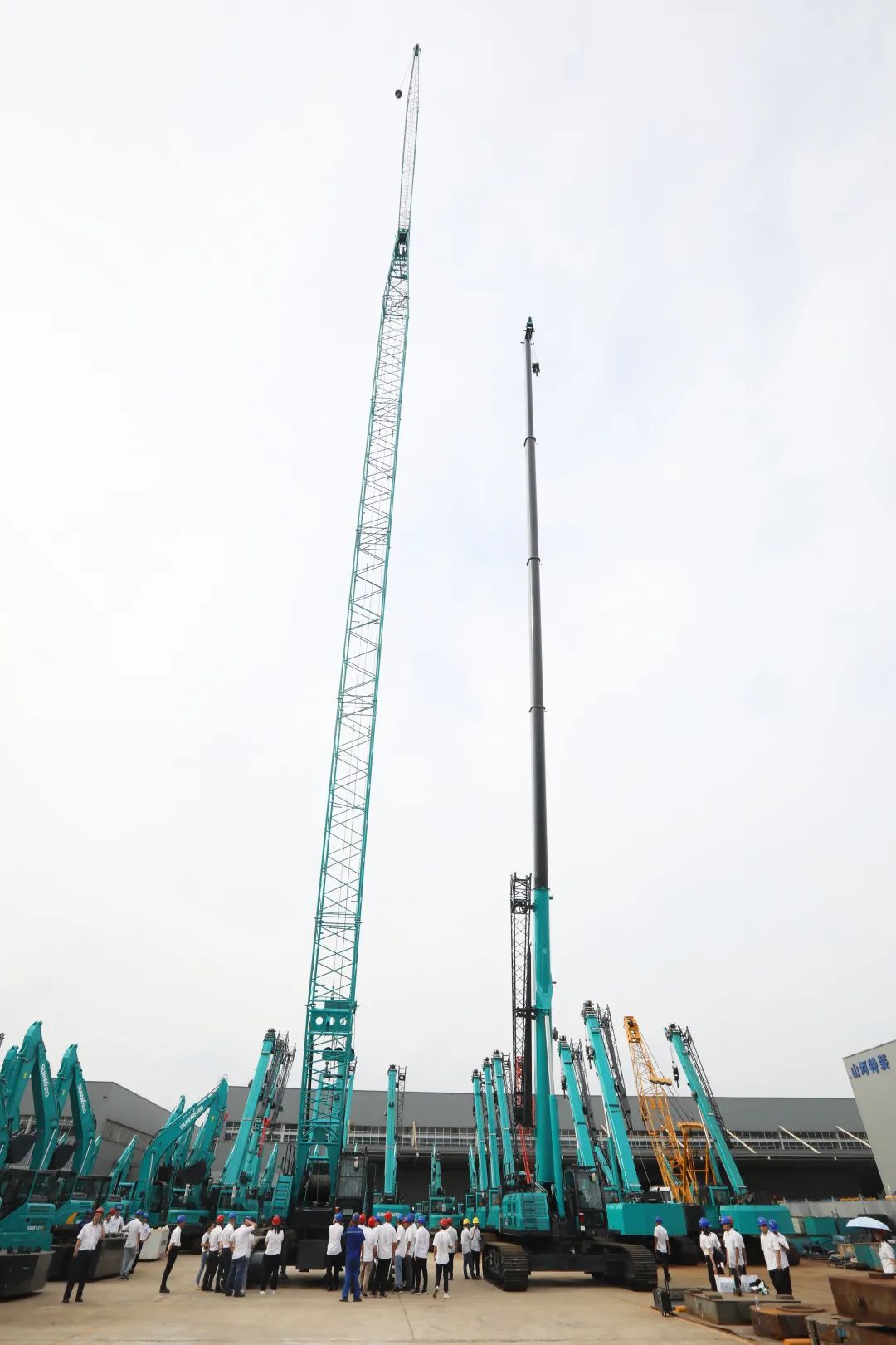 双鹰翱翔，“E”往无前！——宝运莱智能新一代E系列起重机下线！