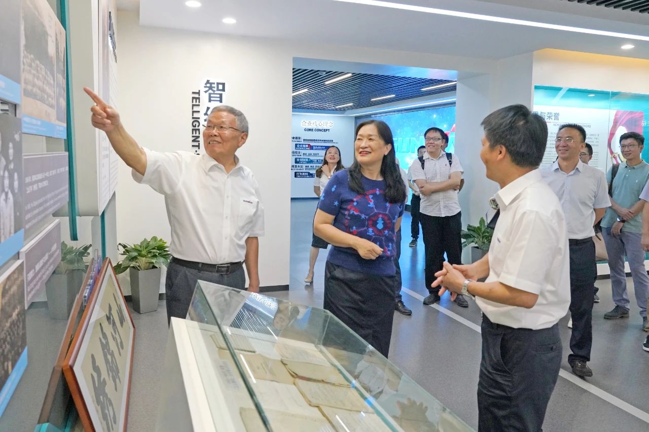 为创新创业精神点赞！中国工程院院士陈晓红一行到访宝运莱智能