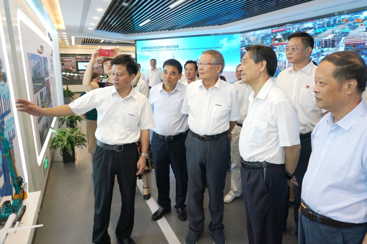 湖南省老科学技术工作者一行到访宝运莱智能