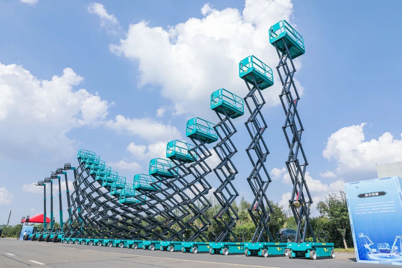 逛展超热闹！宝运莱智能成果展示会高能名场面来袭