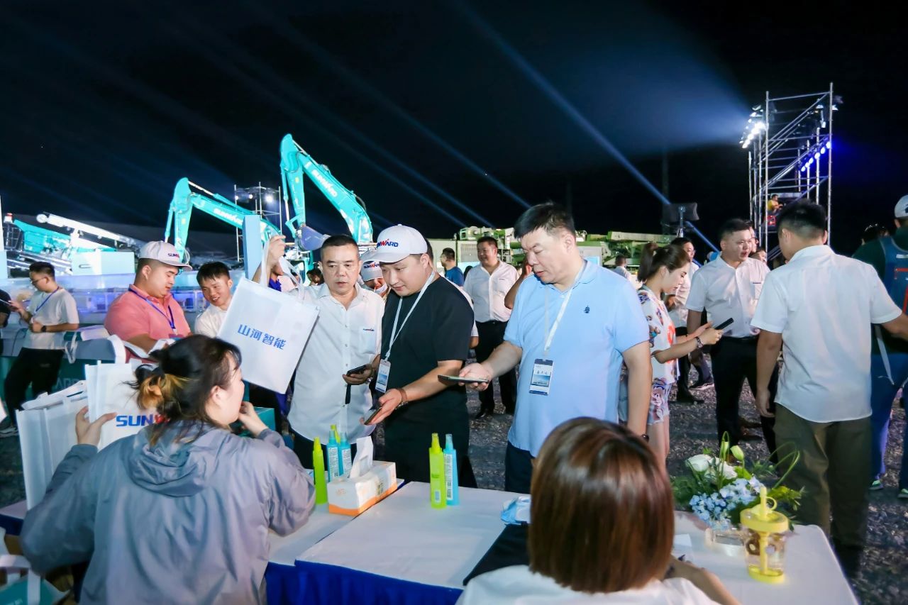 逛展超热闹！宝运莱智能成果展示会高能名场面来袭