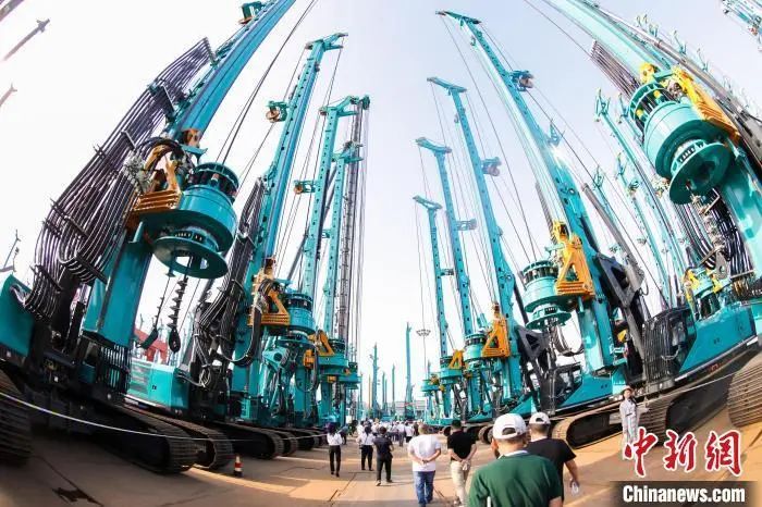 媒体聚焦 | 中新社专访——宝运莱智能创始人何清华：向着太阳奔跑的筑梦人