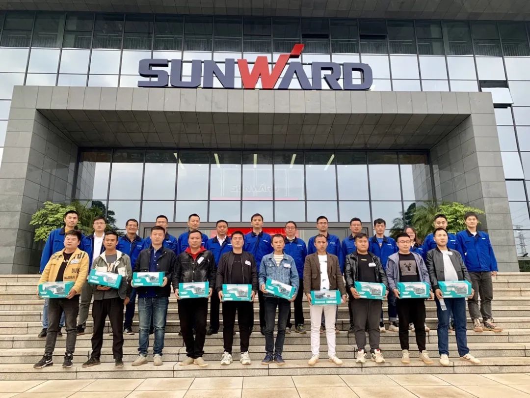 一起来“找茬”！10位“超级体验官”试驾宝运莱智能最新“F系列”挖掘机