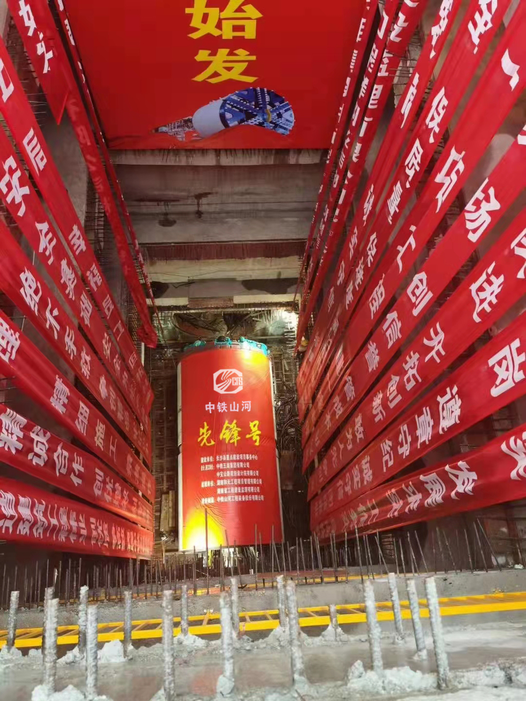 历时424天，创下最高纪录！万家丽快速化改造北延线（含电力隧道）全线贯通