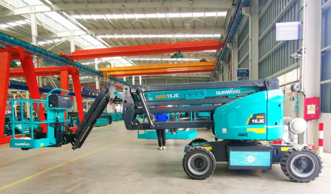 勇闯蓝海！宝运莱智能两款臂式高空作业平台正式“出道”