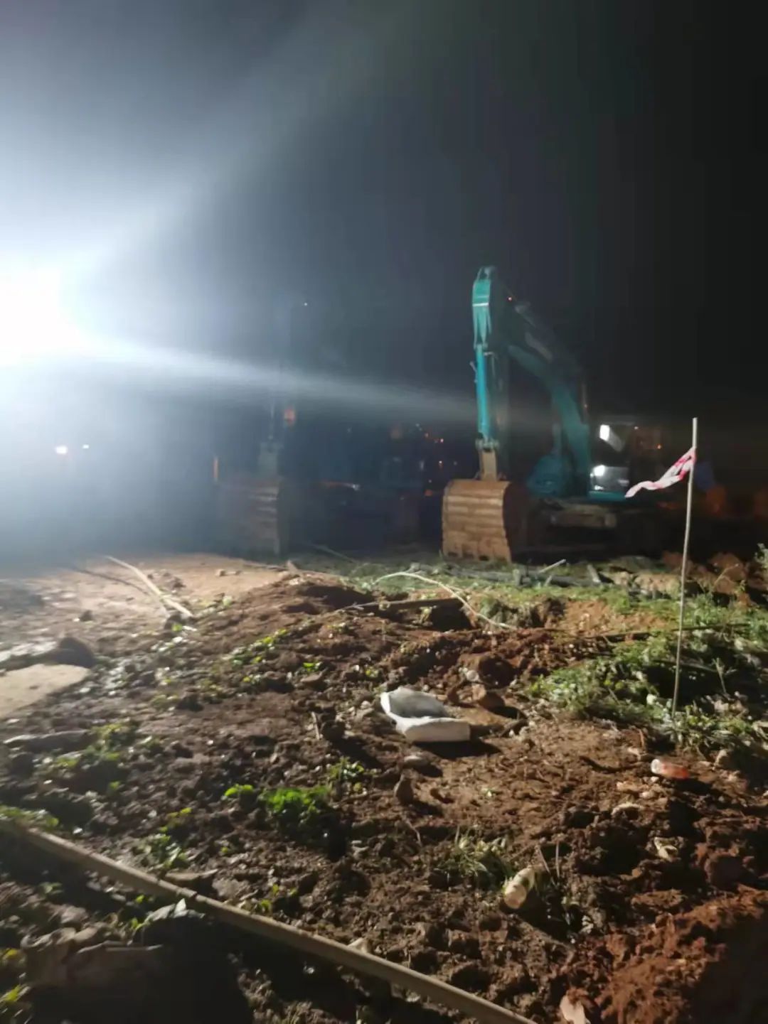 冲锋一线显担当！宝运莱智能挖掘机助力长沙方舱医院建设