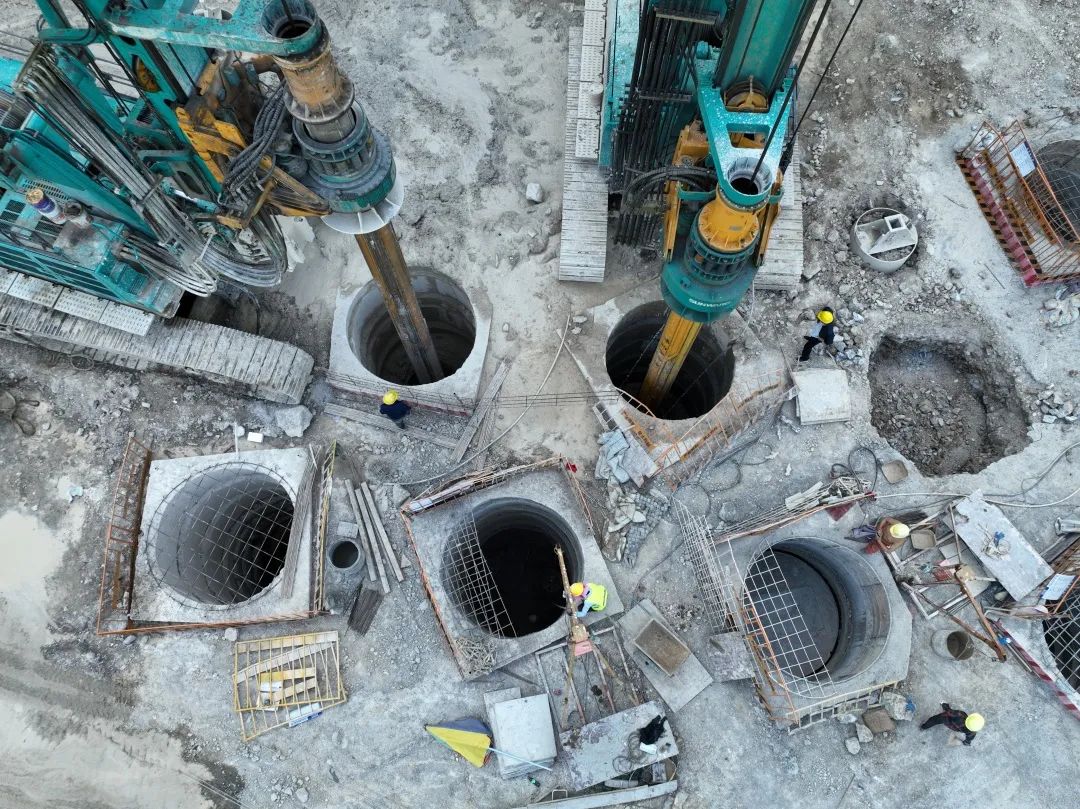 展现施工“奇效”！宝运莱智能旋挖钻机强势助力炉慈高速公路建设