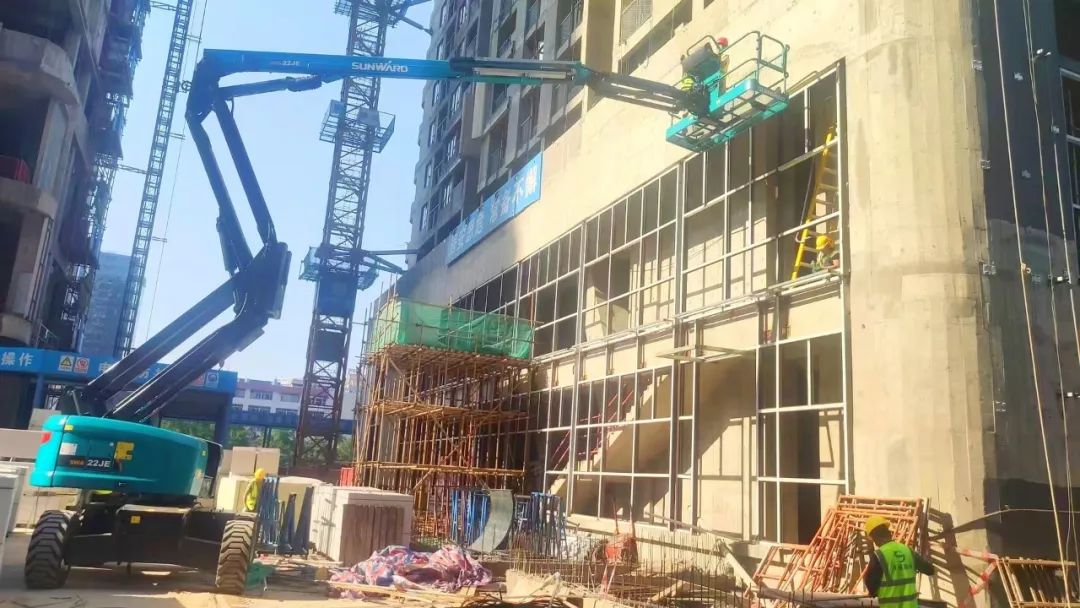 正式“上岗”！宝运莱智能首台电动曲臂式高空作业平台入驻华南市场