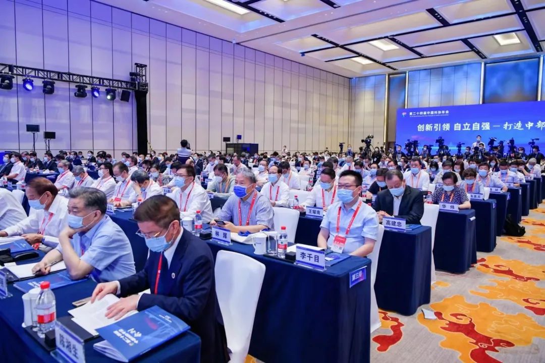 何清华在第二十四届中国科协年会作主旨报告：制造业高地源自体系