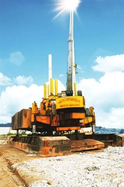 何清华在第二十四届中国科协年会作主旨报告：制造业高地源自体系