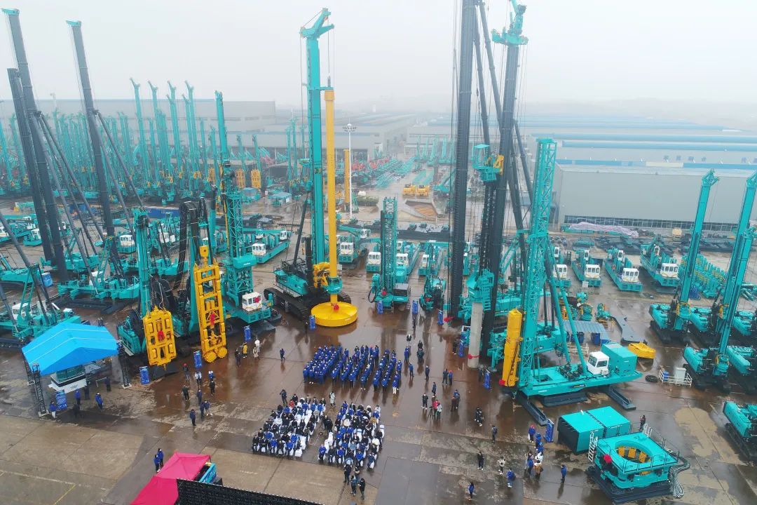 何清华在第二十四届中国科协年会作主旨报告：制造业高地源自体系