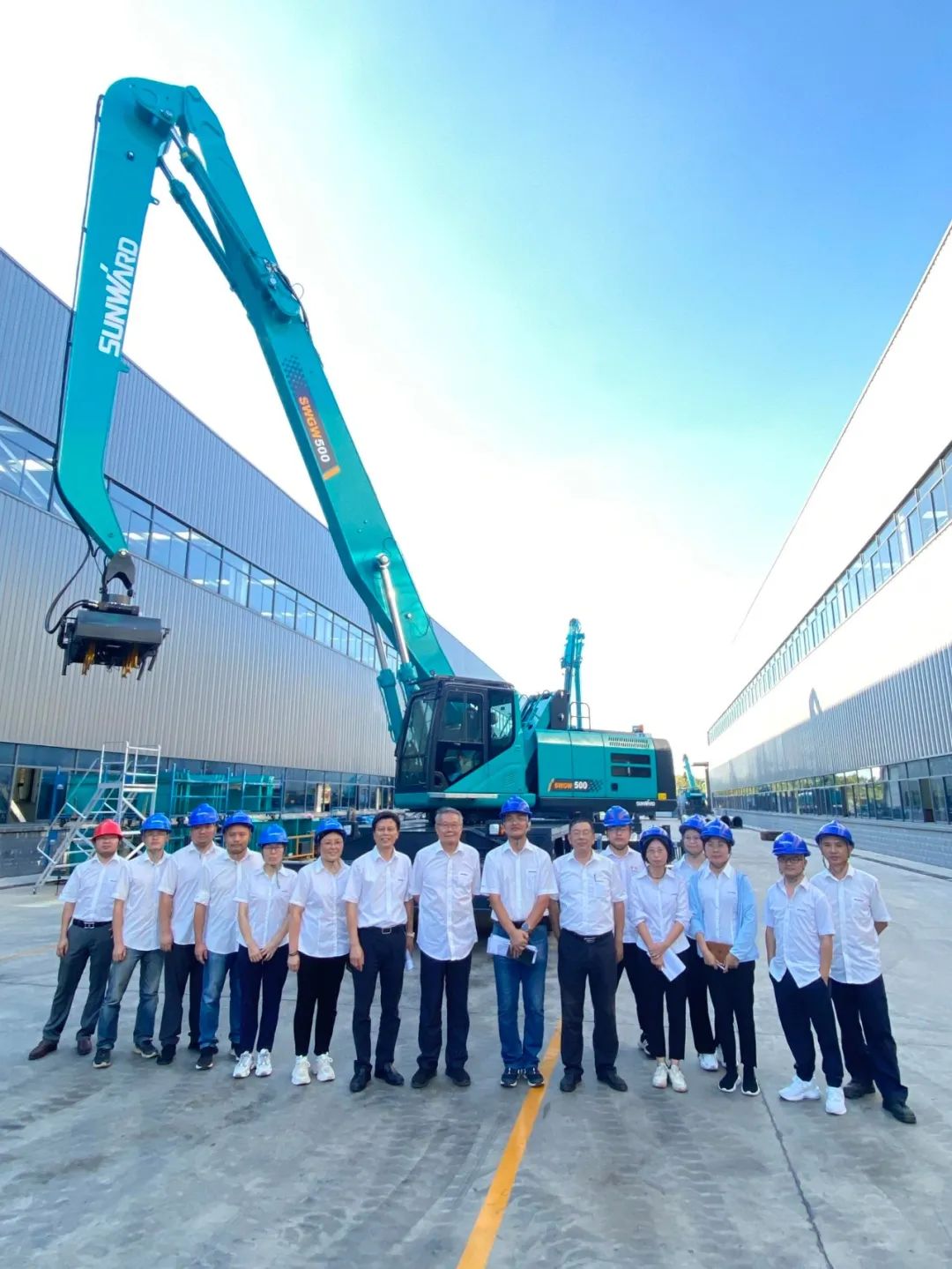 作业幅度达18米，宝运莱智能首台轮式抓料机成功下线