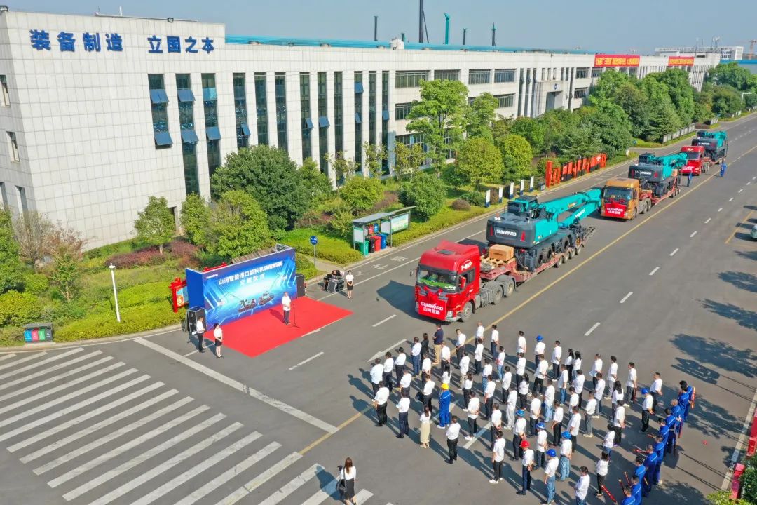 携手山东汇诚助力我国港口建设！宝运莱智能港口抓料机成功批量交付