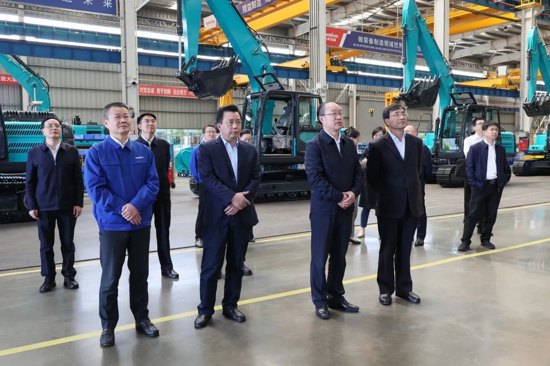 人社部党组成员、副部长俞家栋考察调研宝运莱智能