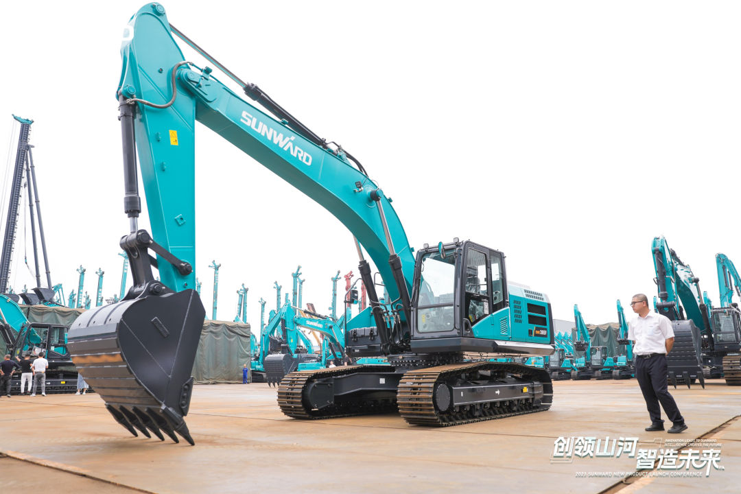 精品出击、互动不断！宝运莱智能F系列挖掘机闪耀长沙展