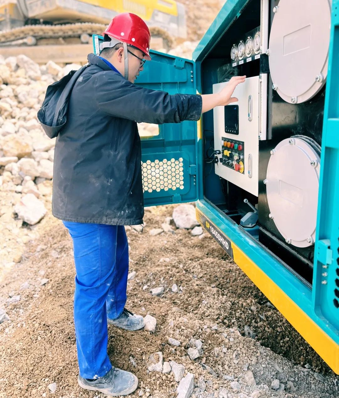劳动光荣，创造伟大！记录那些平凡且伟大的劳动瞬间