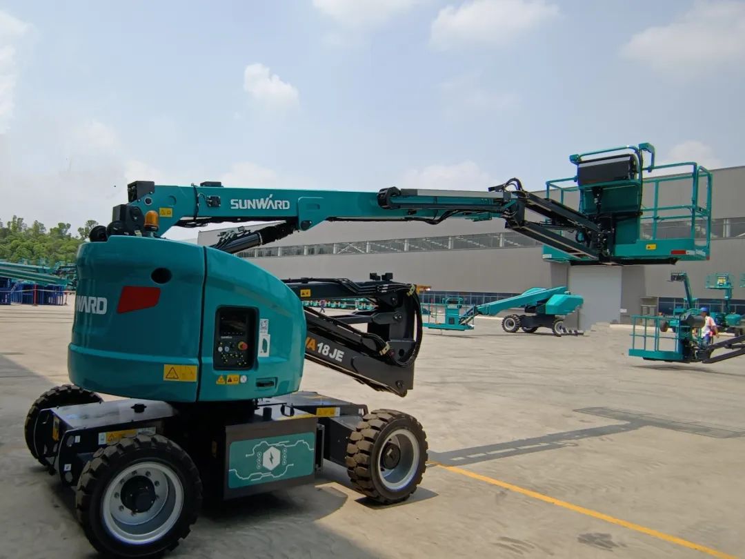 新能源家族再添“新丁”！宝运莱智能三款电动臂式高空作业平台齐下线