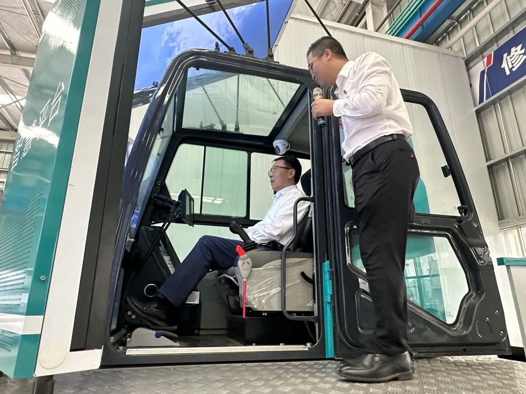 中国联通集团副总经理梁宝俊到访宝运莱智能