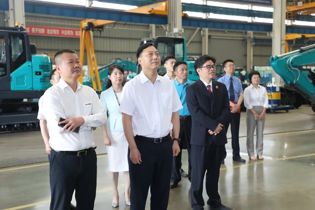 长沙市人民检察院党组书记、检察长余湘文调研宝运莱智能