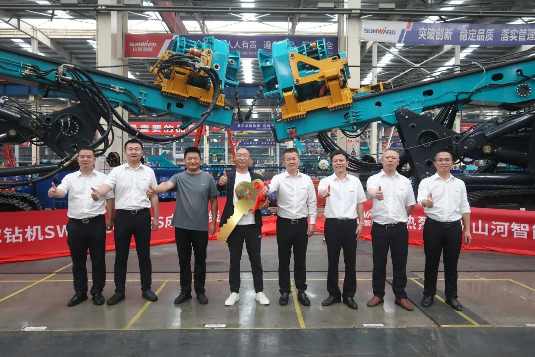 助力“双碳”、绿动未来！宝运莱智能增程式电动旋挖钻机、液压混合动力旋挖钻机齐交付