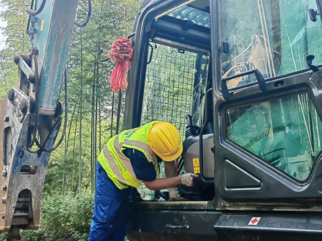 品质宝运莱，用心服务！宝运莱智能挖掘机2023年服务万里行正式出征