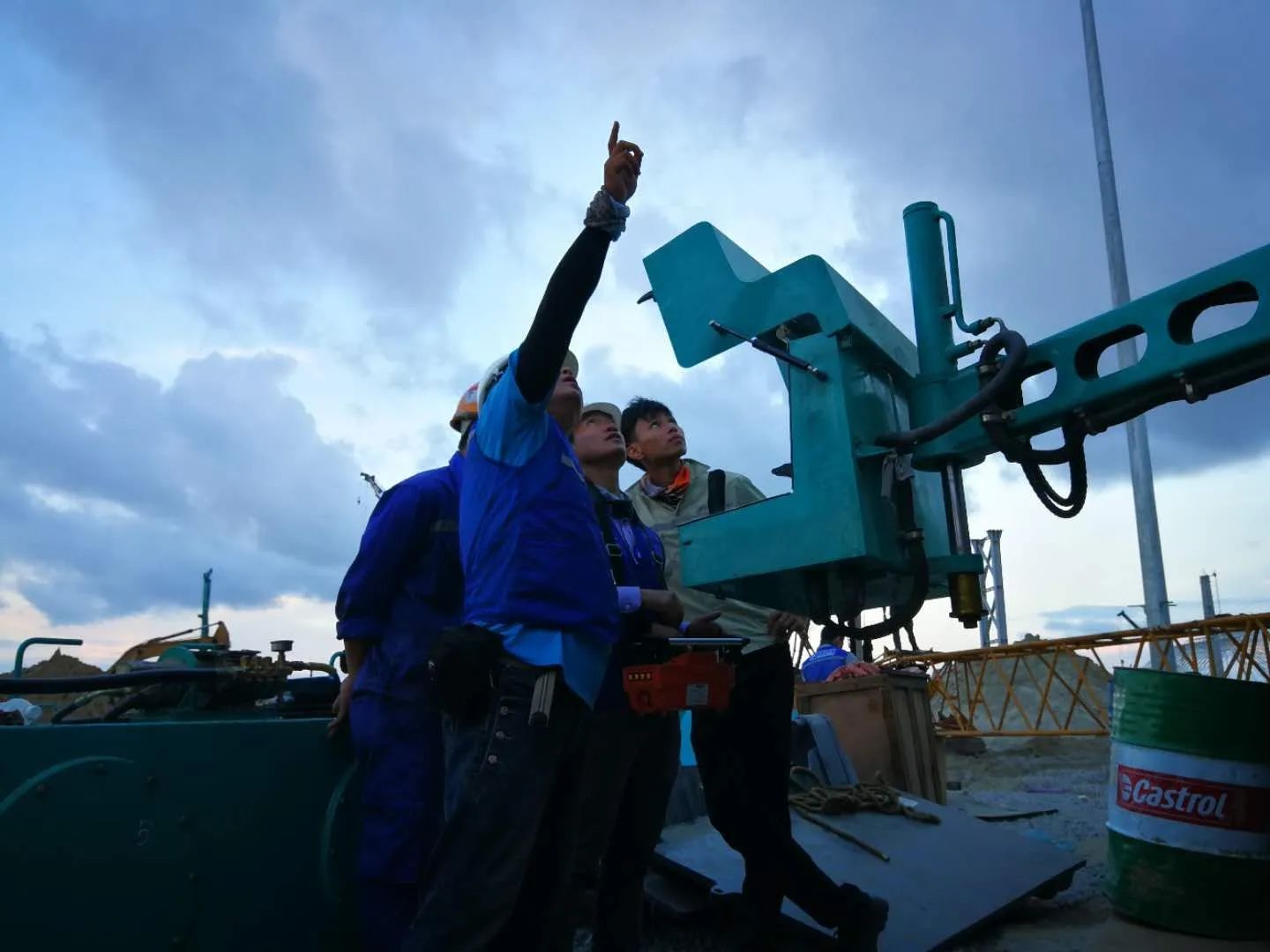 看宝运莱工匠们如何用一双巧手“拿捏”工作、创造“奇迹”