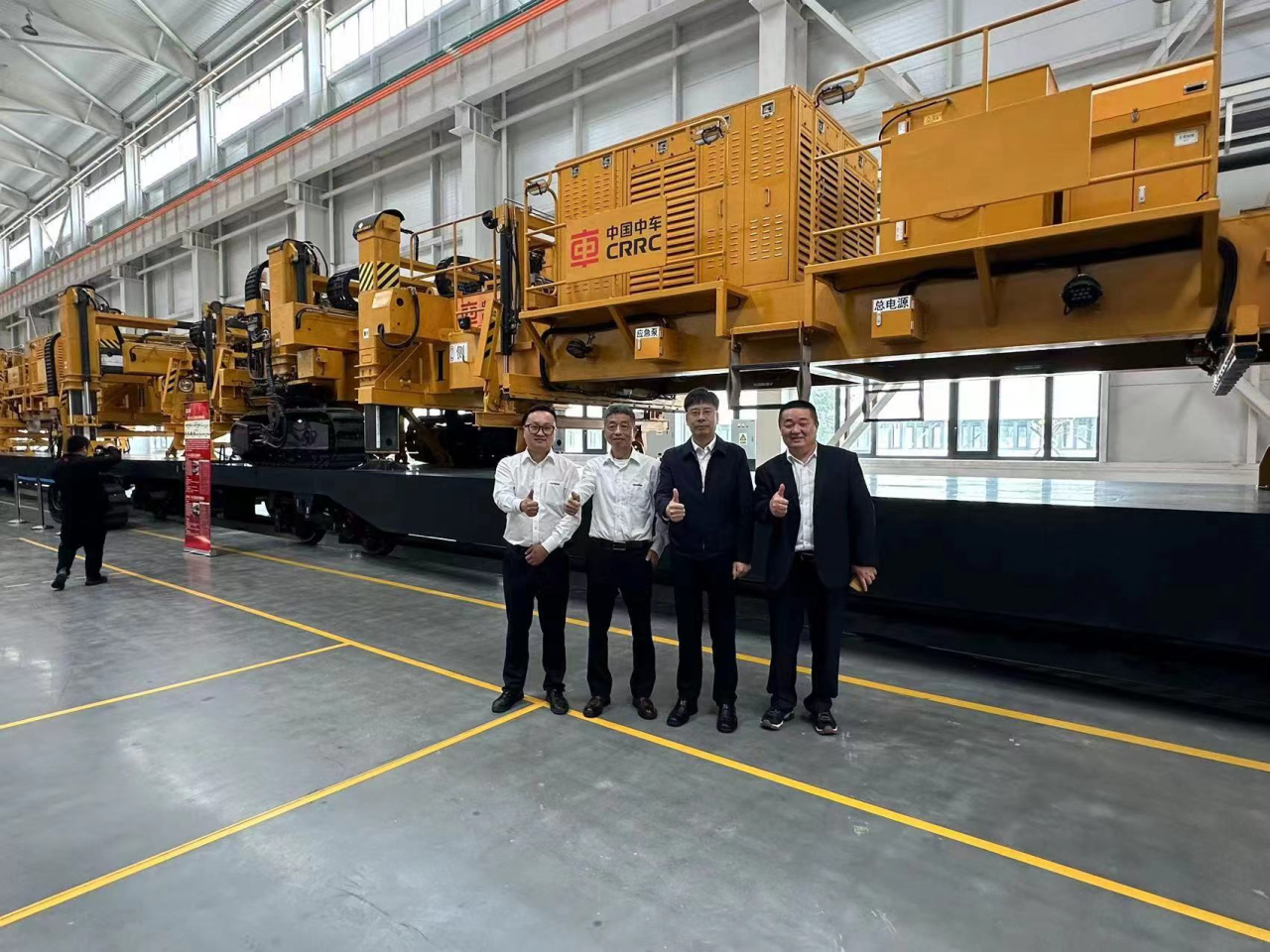 CPH-30J道岔铺换机组全球发布！宝运莱智能与宝鸡中车时代共绘铁路装备新篇章！