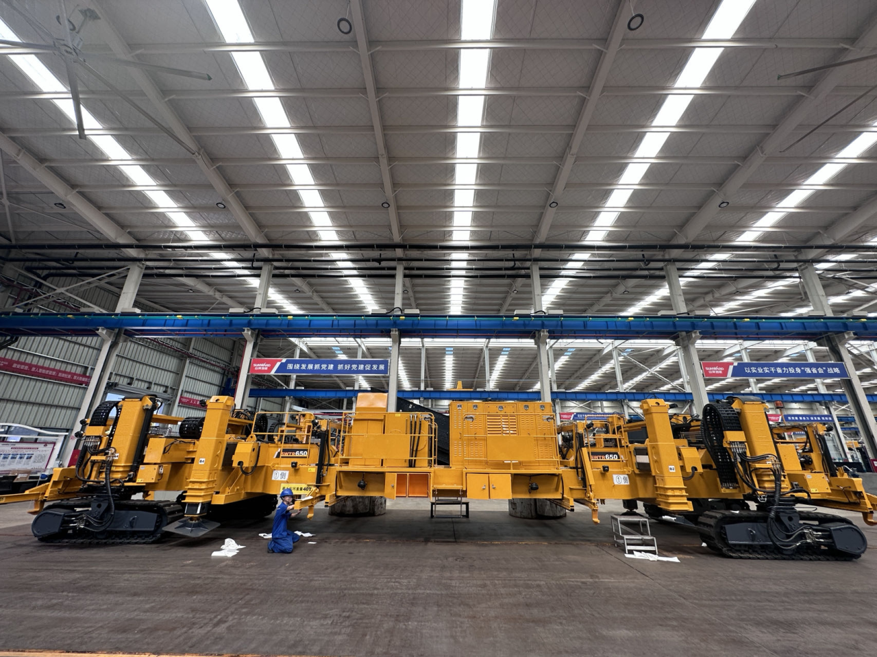 CPH-30J道岔铺换机组全球发布！宝运莱智能与宝鸡中车时代共绘铁路装备新篇章！