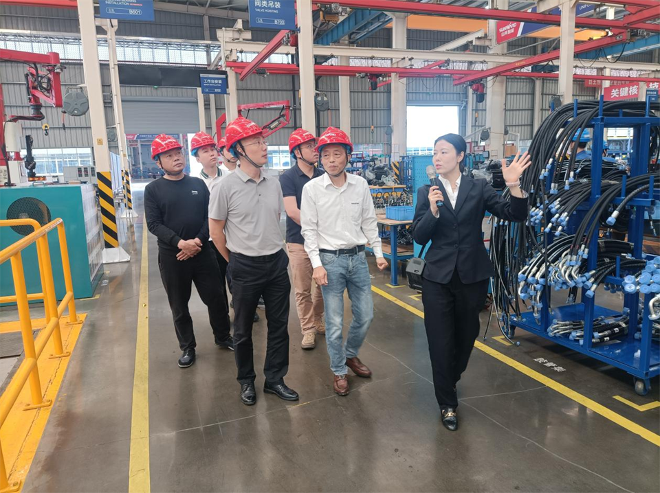国家油气田井控应急救援川庆队庞平一行调研宝运莱智能