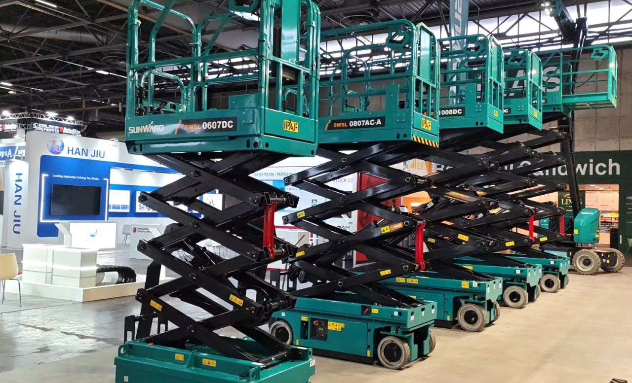 宝运莱智能高空机械闪耀2024法国工程机械展