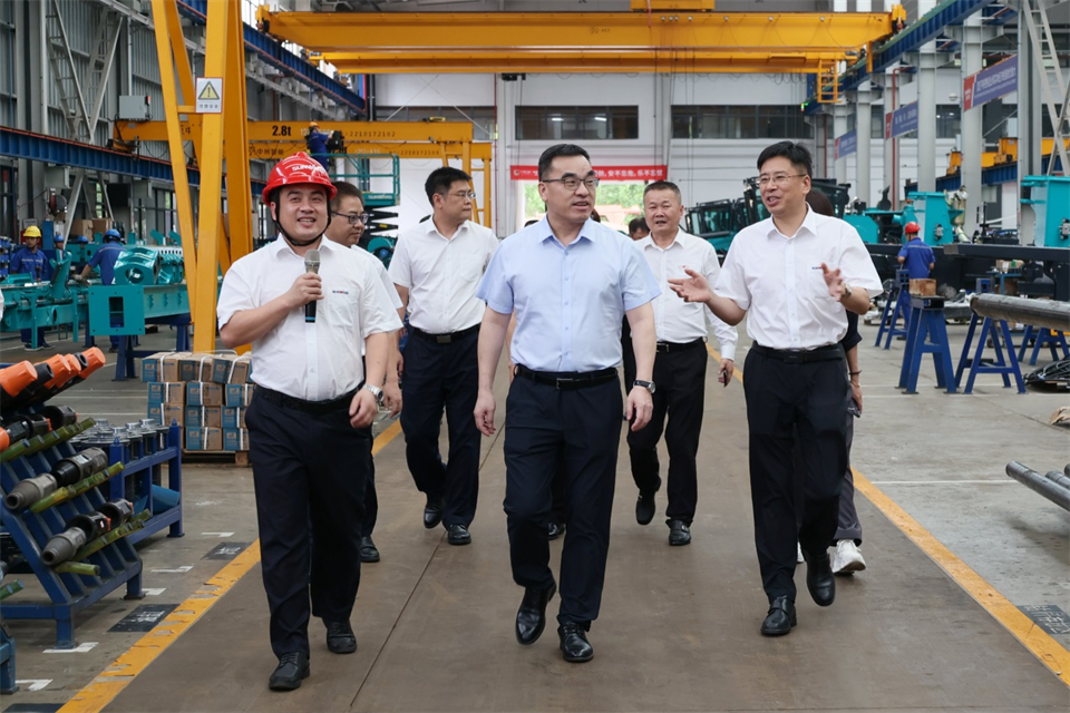 广州工控集团总经理王福铸调研宝运莱智能生产经营工作