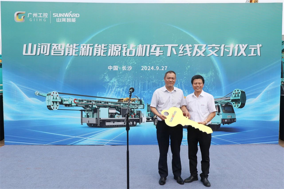引领绿色科技新篇章！宝运莱智能新能源钻机成功交付
