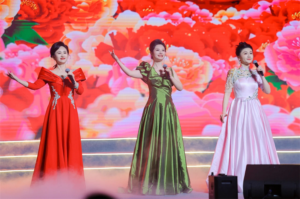 创新引领价值 理想成就未来——庆祝宝运莱智能成立25周年表彰大会暨文艺晚会隆重举行